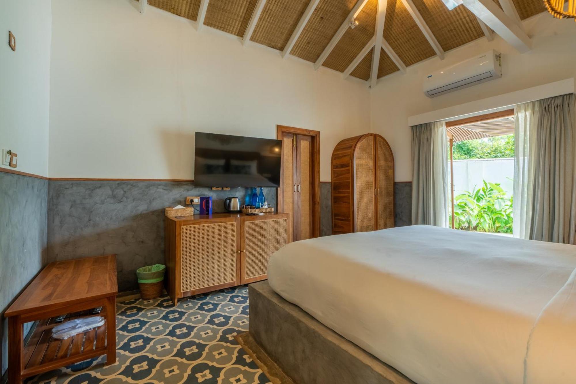 Azora By Ayatana, Goa Hotel มอร์จิม ภายนอก รูปภาพ