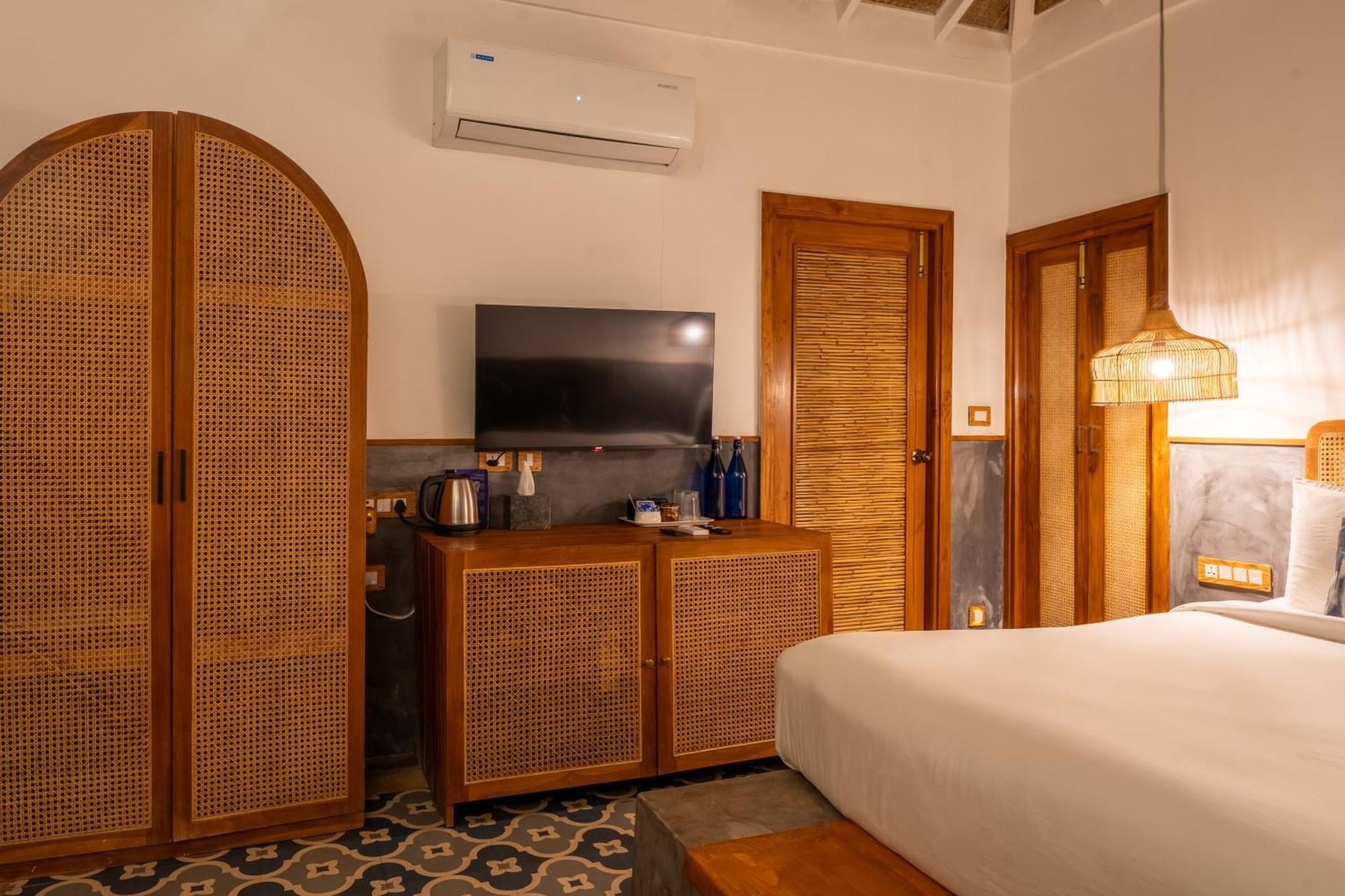 Azora By Ayatana, Goa Hotel มอร์จิม ภายนอก รูปภาพ