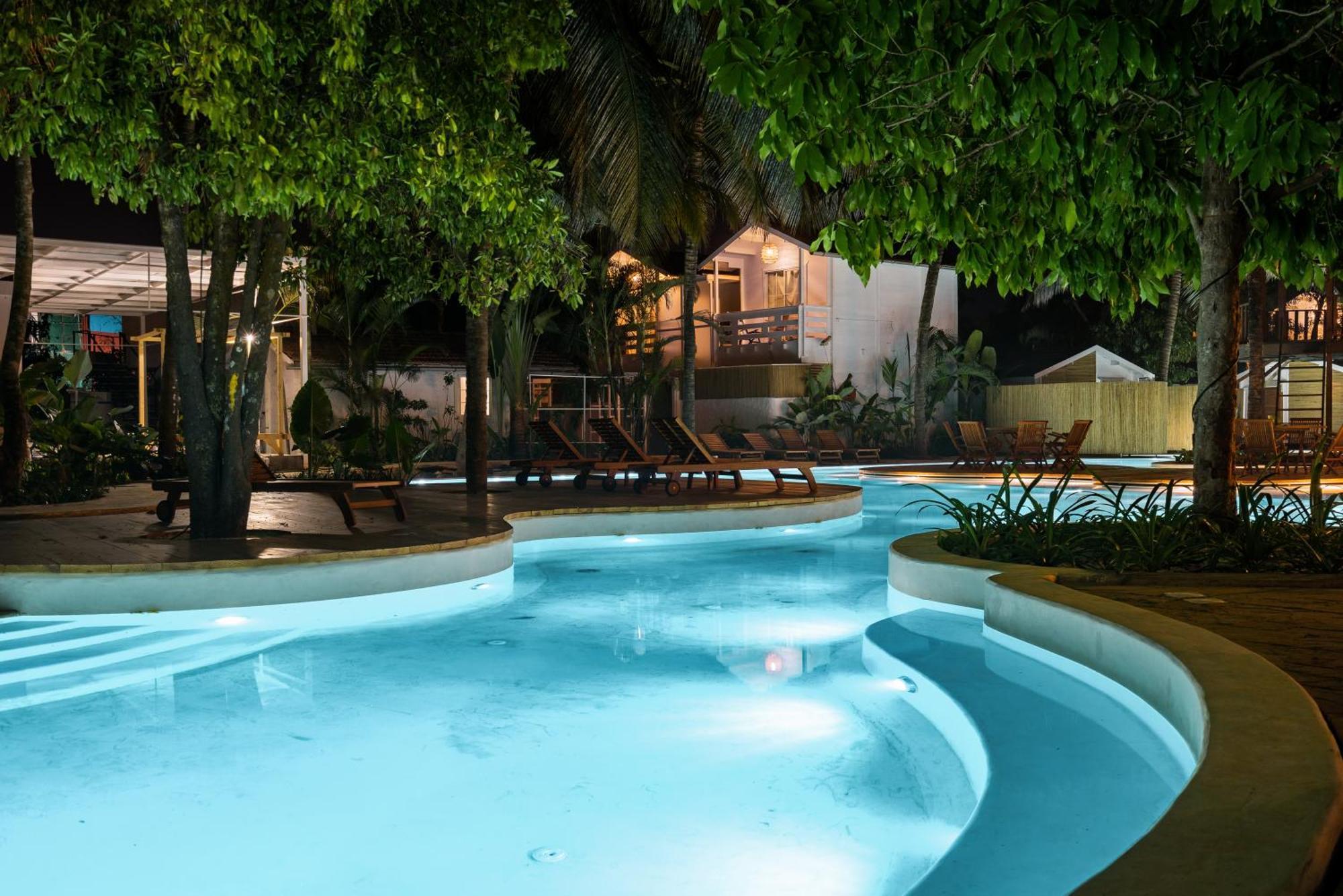 Azora By Ayatana, Goa Hotel มอร์จิม ภายนอก รูปภาพ